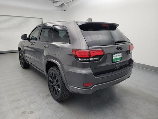Granite Crystal Metallic Clearcoat 2020 Jeep Grand Cherokee Altitude