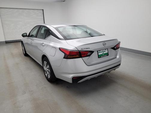 Brilliant Silver Metallic 2023 Nissan Altima S FWD