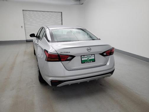 Brilliant Silver Metallic 2023 Nissan Altima S FWD
