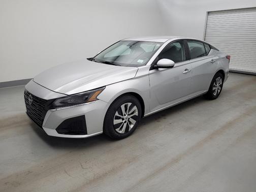 Brilliant Silver Metallic 2023 Nissan Altima S FWD