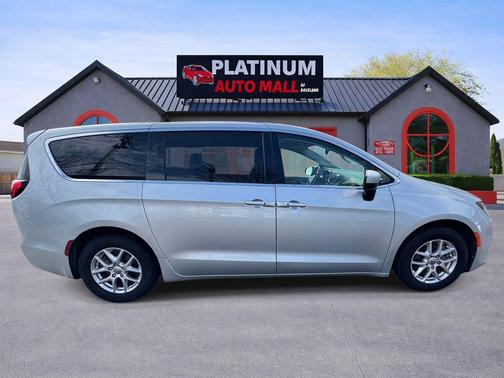 Silver Mist Clearcoat 2022 Chrysler Voyager LX