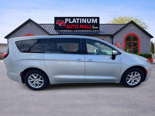 Silver Mist Clearcoat 2022 Chrysler Voyager LX