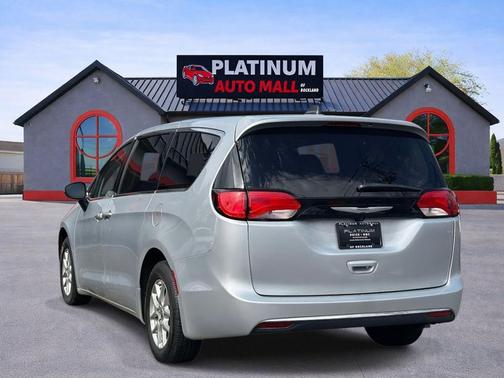 Silver Mist Clearcoat 2022 Chrysler Voyager LX