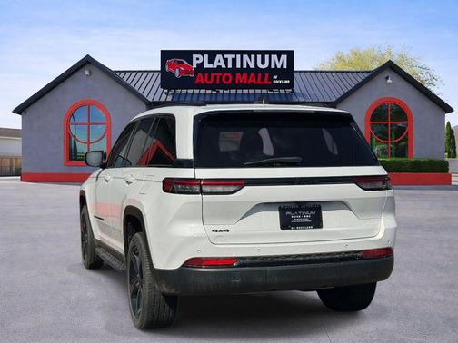 Bright White Clearcoat 2023 Jeep Grand Cherokee Altitude