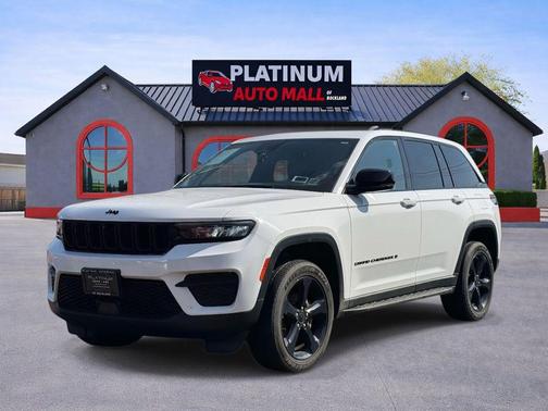 Bright White Clearcoat 2023 Jeep Grand Cherokee Altitude