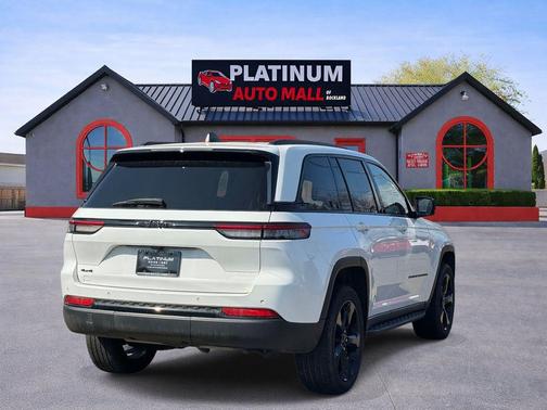 Bright White Clearcoat 2023 Jeep Grand Cherokee Altitude