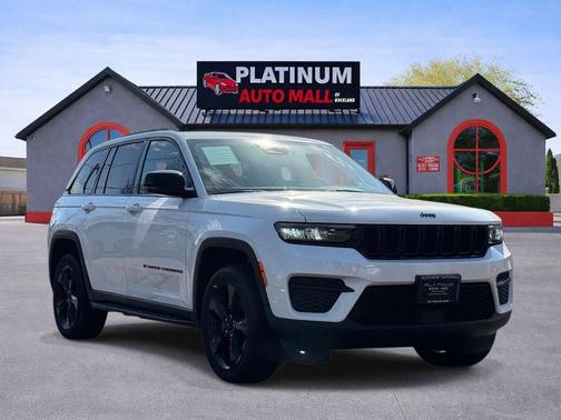 Bright White Clearcoat 2023 Jeep Grand Cherokee Altitude
