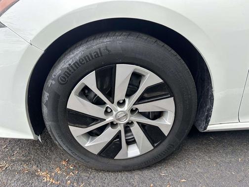 Glacier White 2019 Nissan Altima 2.5 S