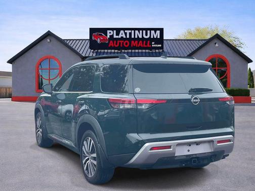 Obsidian Green Pearl/Super Black 2022 Nissan Pathfinder Platinum 4WD