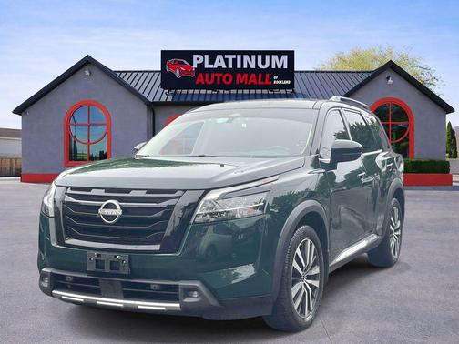 Obsidian Green Pearl/Super Black 2022 Nissan Pathfinder Platinum 4WD