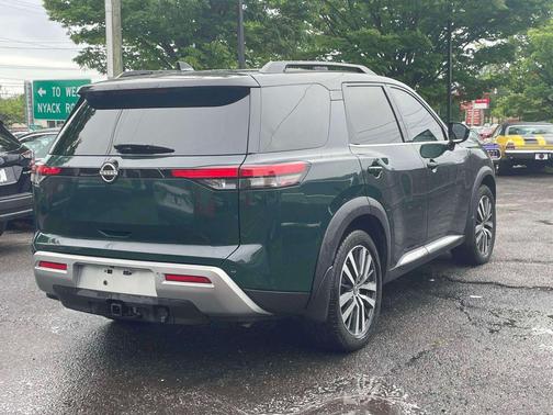 Obsidian Green Pearl/Super Black 2022 Nissan Pathfinder Platinum 4WD