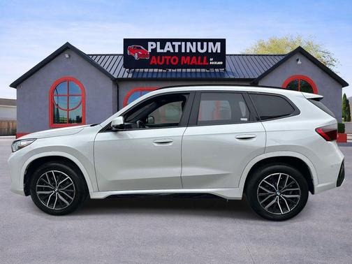 Mineral White Metallic 2023 BMW X1 xDrive28i