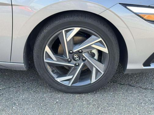 Fluid Metal 2025 Hyundai ELANTRA Limited
