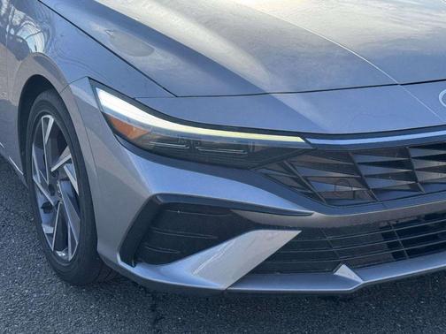 Fluid Metal 2025 Hyundai ELANTRA Limited