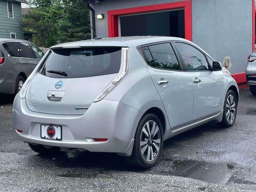 Brilliant Silver 2016 Nissan Leaf SV