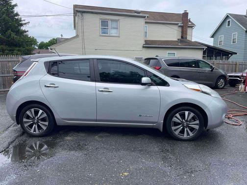 Brilliant Silver 2016 Nissan Leaf SV