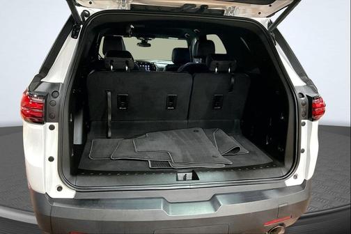Summit White 2023 Chevrolet Traverse LT Leather