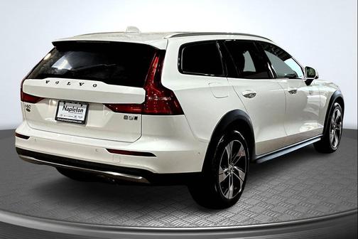 2024 Volvo V60 Cross Country B5 Plus