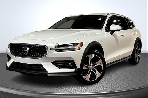 2024 Volvo V60 Cross Country B5 Plus