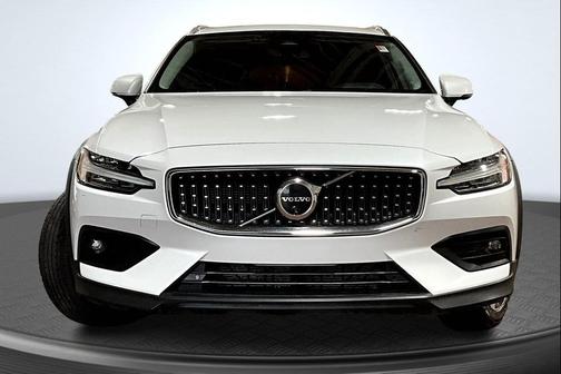 2024 Volvo V60 Cross Country B5 Plus