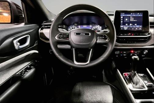 Diamond Black Crystal Pearlcoat 2025 Jeep Compass Latitude