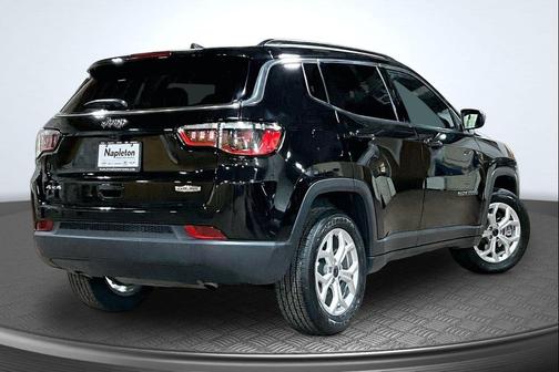 Diamond Black Crystal Pearlcoat 2025 Jeep Compass Latitude