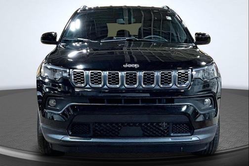 Diamond Black Crystal Pearlcoat 2025 Jeep Compass Latitude