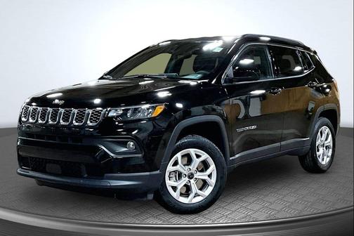 Diamond Black Crystal Pearlcoat 2025 Jeep Compass Latitude