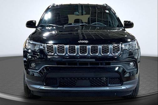 Diamond Black Crystal Pearlcoat 2025 Jeep Compass Latitude