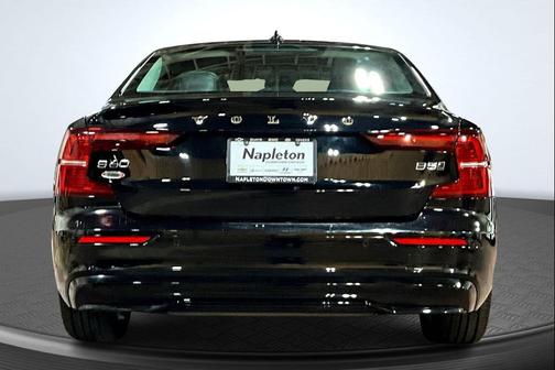 2024 Volvo S60 B5 Plus Dark Theme