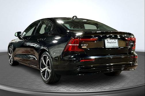 2024 Volvo S60 B5 Plus Dark Theme