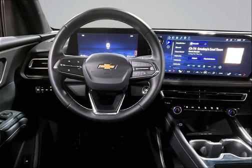 Mosaic Black Metallic 2026 Chevrolet Traverse LT