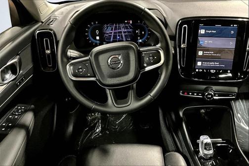 2025 Volvo XC40 B5 Plus Bright Theme