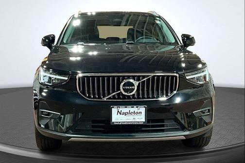 2025 Volvo XC40 B5 Plus Bright Theme