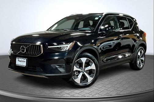 2025 Volvo XC40 B5 Plus Bright Theme