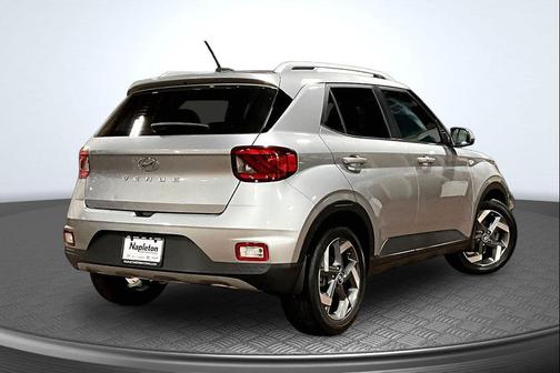 Shimmering Silver 2024 Hyundai VENUE SEL