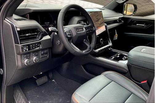 2025 GMC Yukon 4WD AT4