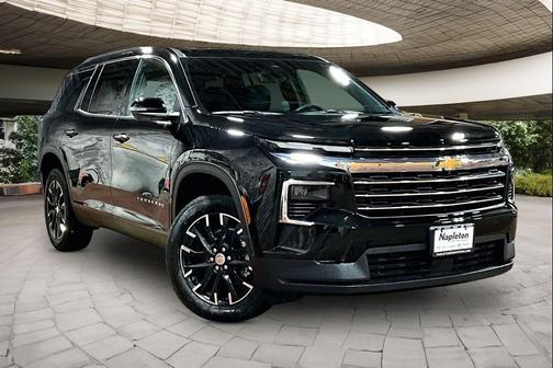 Mosaic Black Metallic 2026 Chevrolet Traverse LT