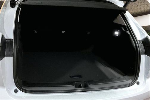 Iridescent White Tricoat 2026 Buick Envision Avenir AWD