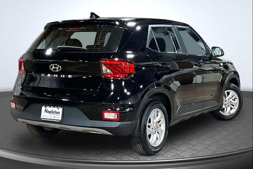 Black Noir Pearl 2022 Hyundai VENUE SE