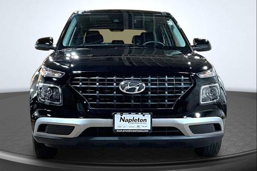 Black Noir Pearl 2022 Hyundai VENUE SE