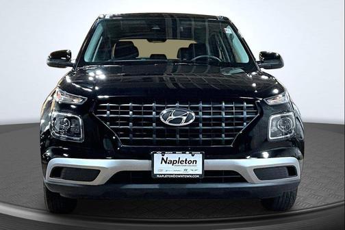 Black Noir Pearl 2022 Hyundai VENUE SE