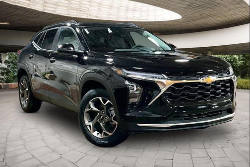 Mosaic Black Metallic 2026 Chevrolet Trax LT