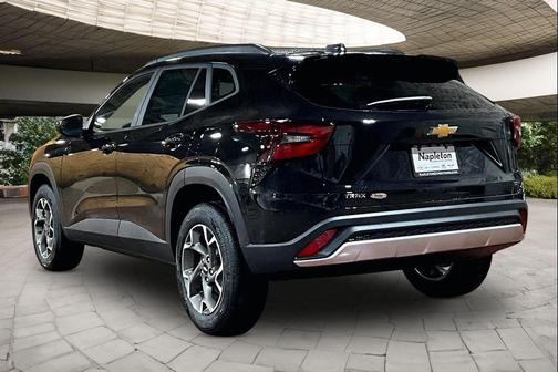 Mosaic Black Metallic 2026 Chevrolet Trax LT