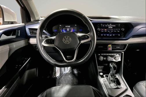 WHITE 2024 Volkswagen Taos 1.5T SE