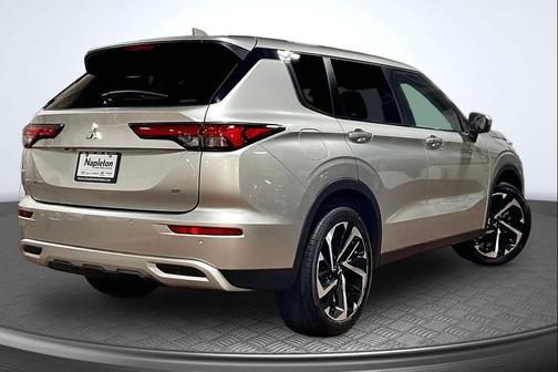 Alloy Silver Metallic 2023 Mitsubishi Outlander SE S-AWC