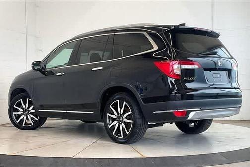 Crystal Black Pearl 2021 Honda Pilot Touring 7-Passenger
