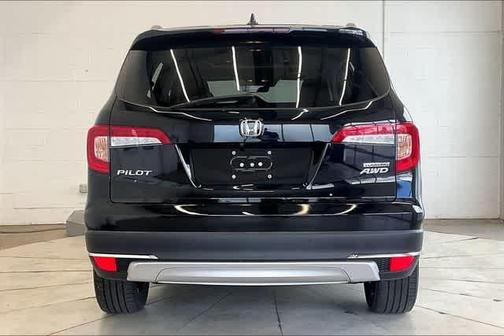 Crystal Black Pearl 2021 Honda Pilot Touring 7-Passenger