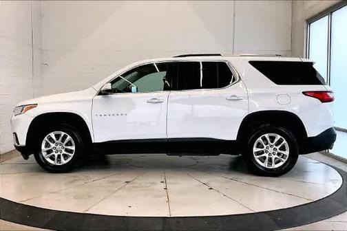 Summit White 2018 Chevrolet Traverse LT Cloth