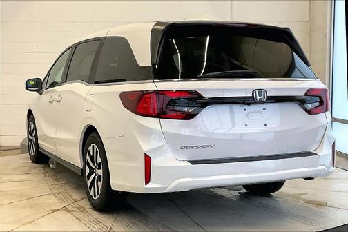 Platinum White Pearl 2026 Honda Odyssey EX-L